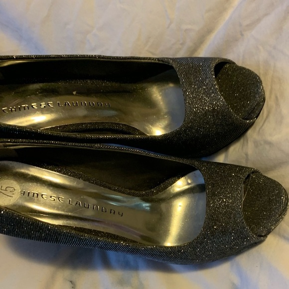 Chinese Laundry Silver Heels - Picture 4 of 4